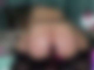 -R-A-R-E-'s Live Sex Cam Show