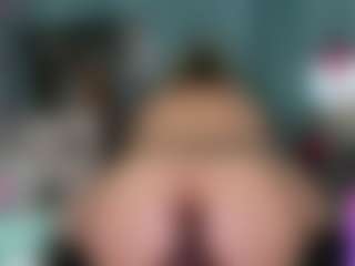 -R-A-R-E-'s Live Sex Cam Show