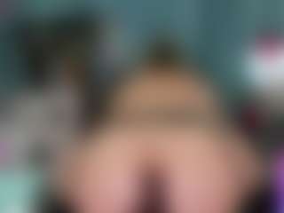 -R-A-R-E-'s Live Sex Cam Show