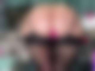 Live cam show with -R-A-R-E- - Queen on sexylive.show