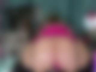 -R-A-R-E-'s Live Sex Cam Show