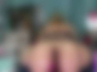 -R-A-R-E-'s Live Sex Cam Show