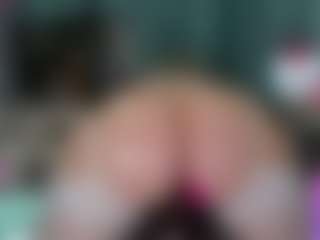 -R-A-R-E-'s Live Sex Cam Show