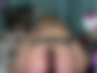 -R-A-R-E-'s Live Sex Cam Show