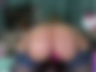 -R-A-R-E-'s Live Sex Cam Show