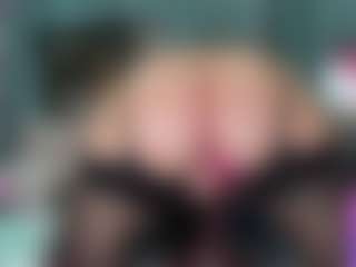 -R-A-R-E-'s Live Sex Cam Show
