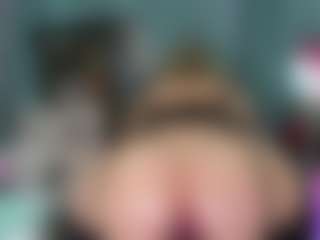 -R-A-R-E-'s Live Sex Cam Show