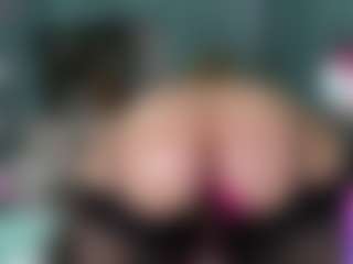 -R-A-R-E-'s Live Sex Cam Show