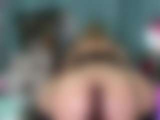 Live cam show with -R-A-R-E- - Queen on Free Soda