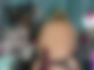 Live cam show with -R-A-R-E- - Queen on Mixed Magazine Live