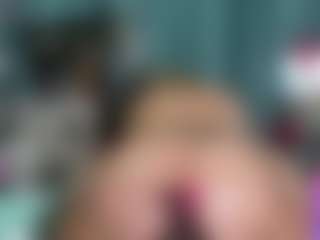 Live cam show with -R-A-R-E- - Queen on Camsoda