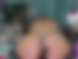 -R-A-R-E-'s Live Sex Cam Show