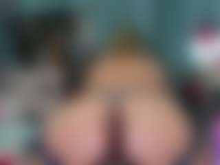 -R-A-R-E-'s Live Sex Cam Show