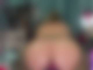 -R-A-R-E-'s Live Sex Cam Show