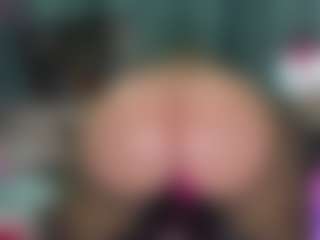 -R-A-R-E-'s Live Sex Cam Show