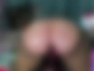 -R-A-R-E-'s Live Sex Cam Show