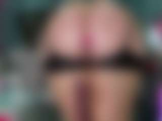 -R-A-R-E-'s Live Sex Cam Show
