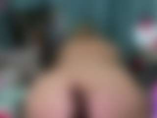 Live cam show with -R-A-R-E- - Queen on Soda Cam
