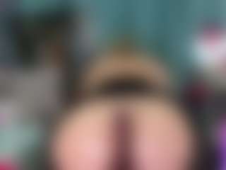 -R-A-R-E- MILF webcam performer live streaming
