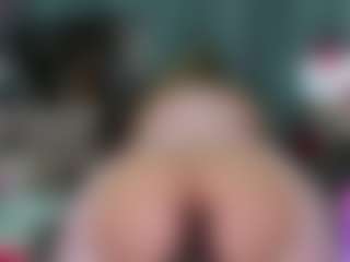 -R-A-R-E-'s Live Sex Cam Show