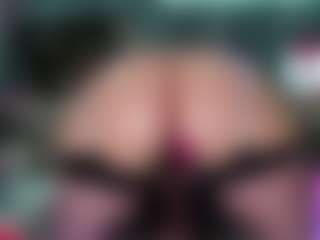-R-A-R-E-'s Live Sex Cam Show