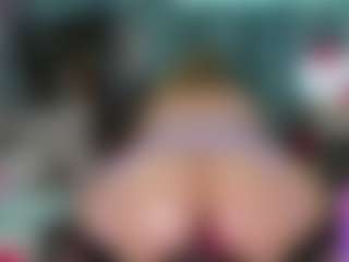 -R-A-R-E-'s Live Sex Cam Show