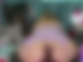 -R-A-R-E-'s Live Sex Cam Show