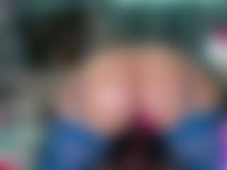 -R-A-R-E-'s Live Sex Cam Show
