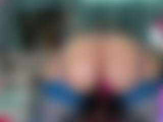 -R-A-R-E-'s Live Sex Cam Show