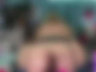 -R-A-R-E- MILF webcam performer live streaming