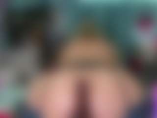 -R-A-R-E-'s Live Sex Cam Show
