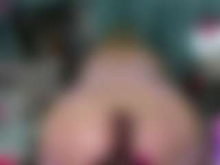 -R-A-R-E- MILF webcam performer live streaming