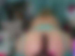 Live cam show with -R-A-R-E- - Public Mature on Uber Horny