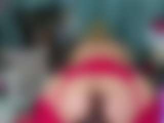Live cam show with -R-A-R-E- - Blonde Hair Middle Aged on Cam Slut