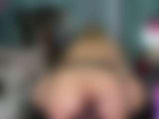 -R-A-R-E-'s Live Sex Cam Show