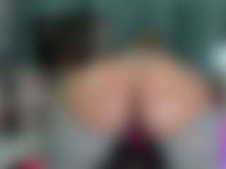 -R-A-R-E-'s Live Sex Cam Show