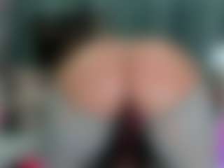 -R-A-R-E-'s Live Sex Cam Show
