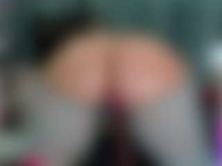 -R-A-R-E-'s Live Sex Cam Show