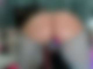 -R-A-R-E-'s Live Sex Cam Show