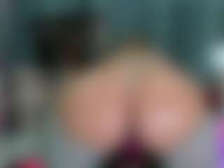 -R-A-R-E-'s Live Sex Cam Show