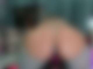 -R-A-R-E-'s Live Sex Cam Show