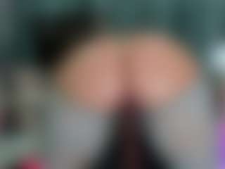 -R-A-R-E-'s Live Sex Cam Show