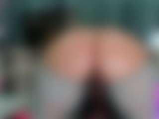 -R-A-R-E-'s Live Sex Cam Show