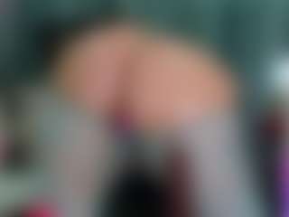 -R-A-R-E-'s Live Sex Cam Show