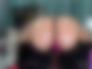 -R-A-R-E-'s Live Sex Cam Show