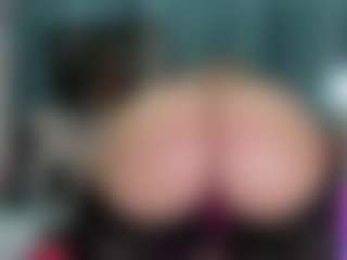 -R-A-R-E-'s Live Sex Cam Show
