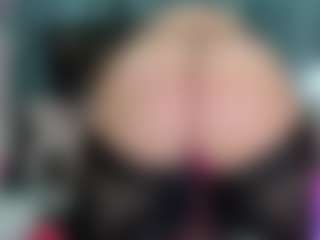 -R-A-R-E-'s Live Sex Cam Show