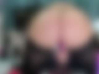 -R-A-R-E-'s Live Sex Cam Show