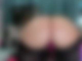 Live cam show with -R-A-R-E- - Public MILF on Camsoda