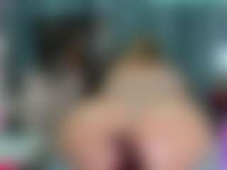 -R-A-R-E-'s Live Sex Cam Show